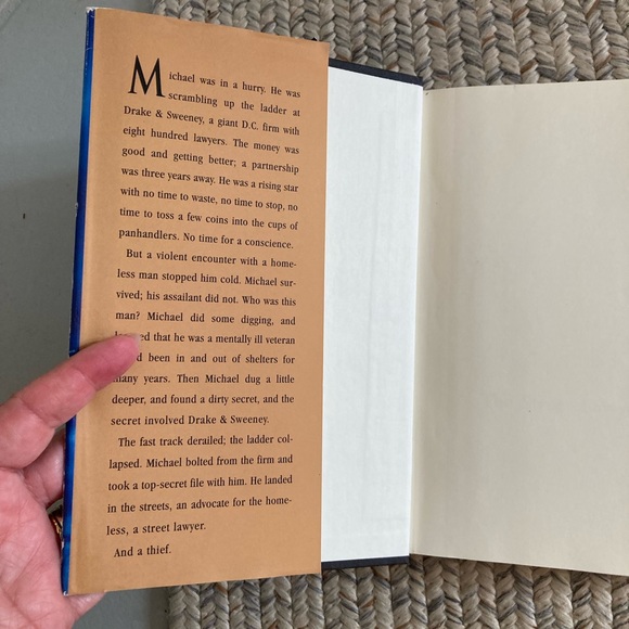 5/$25 John Grisham The Street Lawyer. Like new hardback book. - Picture 2 of 5